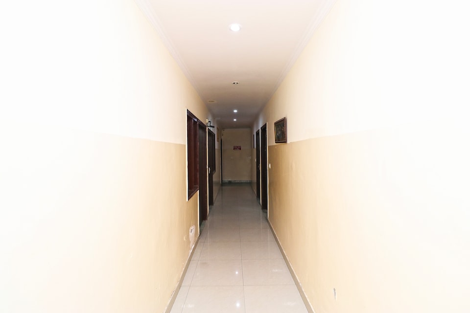 SPOT ON 38169 Hotel Sharma, Station Road - Raipur, Raipur