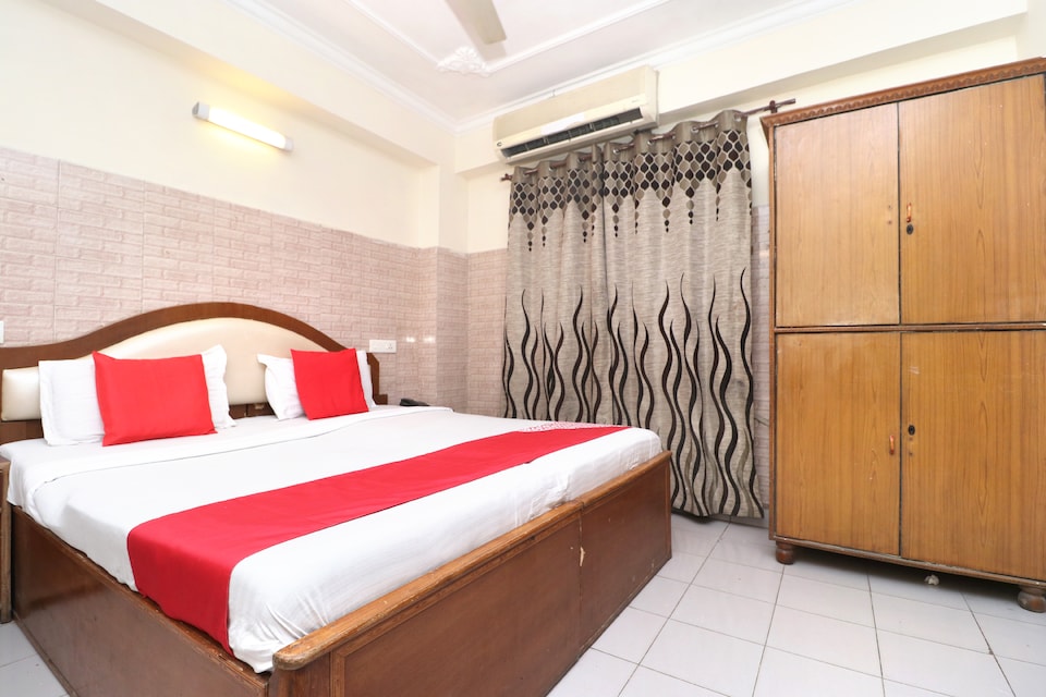 OYO 38170 Hotel Grand Plaza, South Chandigarh, Chandigarh