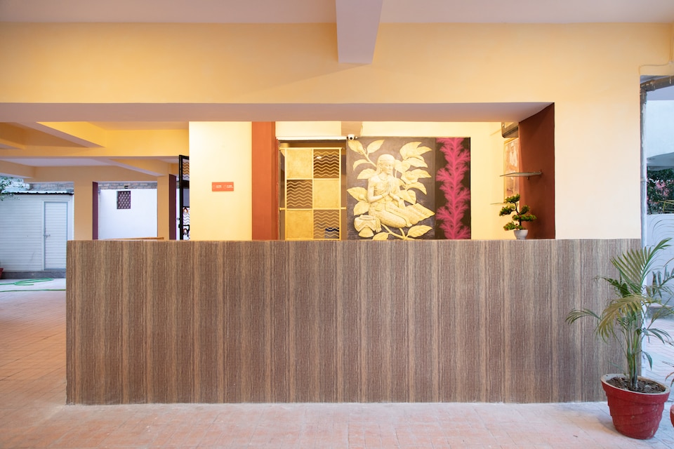 OYO 38316 Hotel Gold, Airport Wardha Road, Nagpur