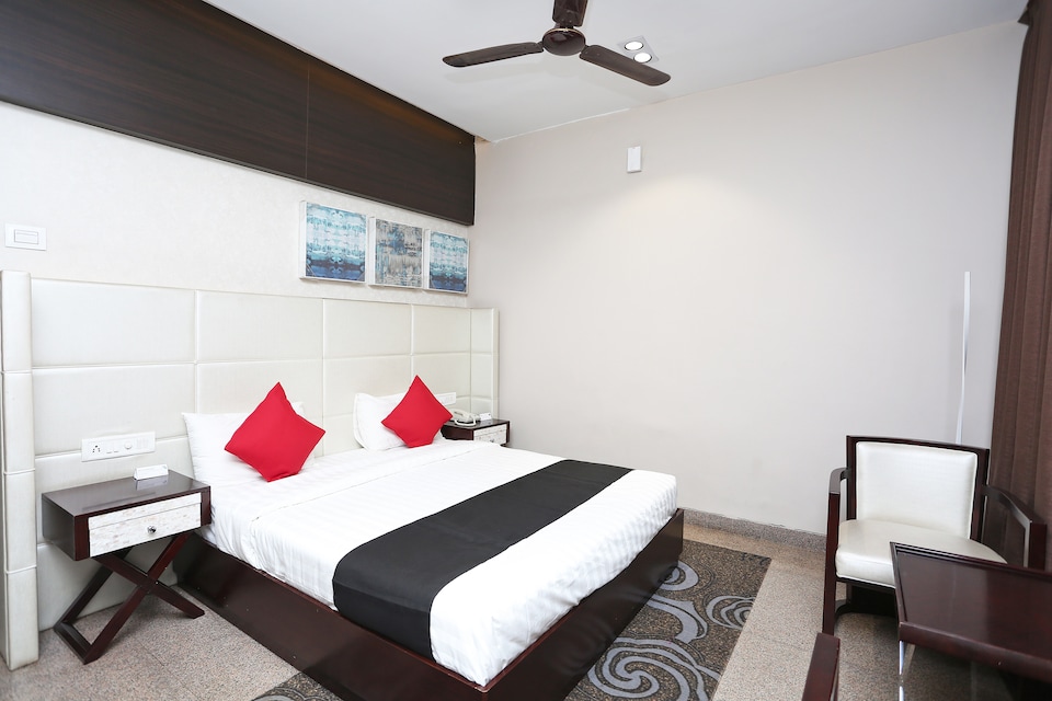 Capital O 38400 Gaurav Garden, Airport Road - Raipur, Raipur