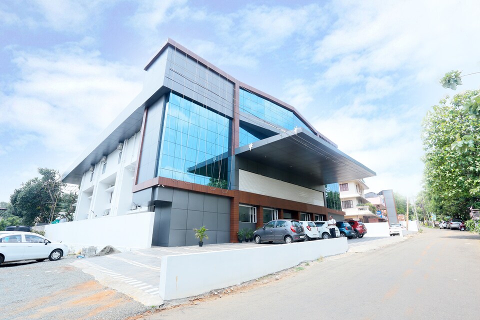 OYO 38408 Sun Star Premium Residency, Pala, Kottayam
