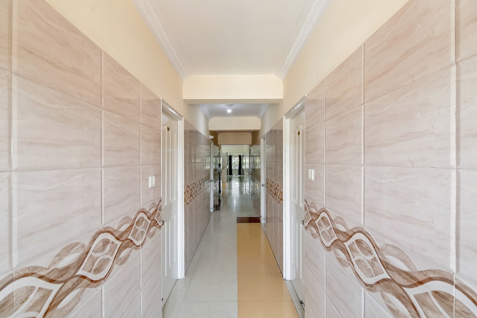 OYO 38410 Hotel Hsr Comforts, Yeshwantupur Bangalore-II, Bangalore