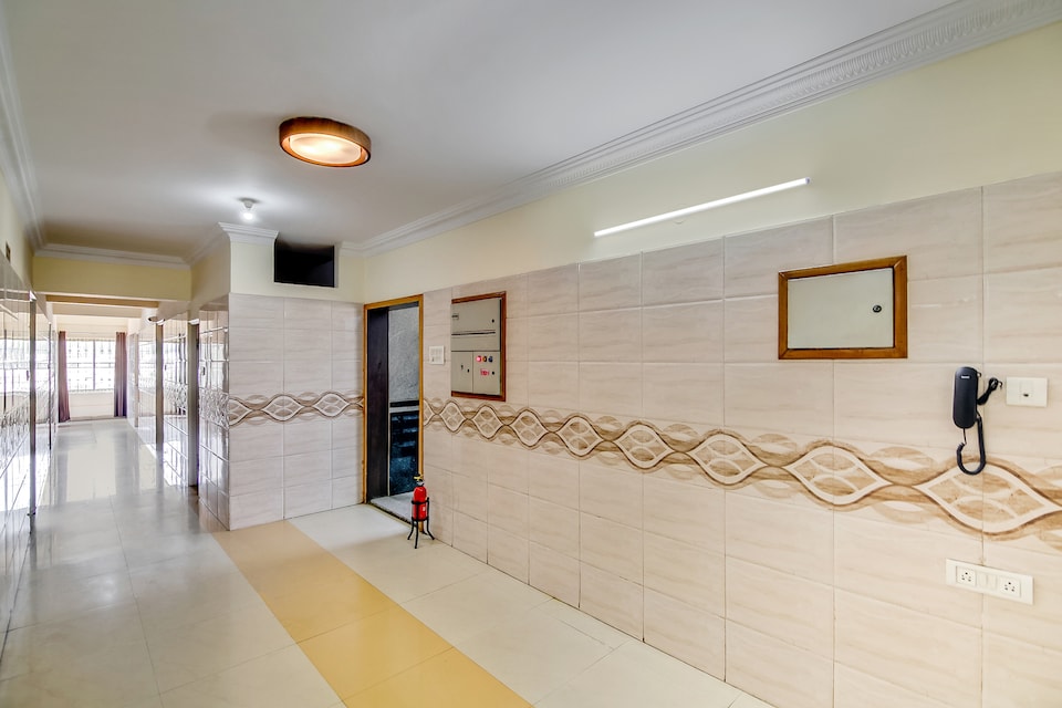 OYO 38410 Hotel Hsr Comforts, Yeshwantupur Bangalore-II, Bangalore