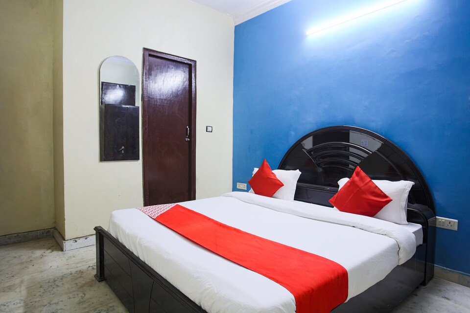 OYO 38417 Silver Villa, Noida City, Noida