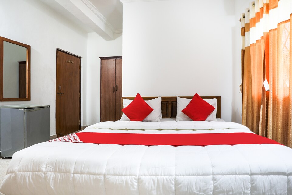 OYO 38418 Rosy Guest House, Baga Goa, गोवा