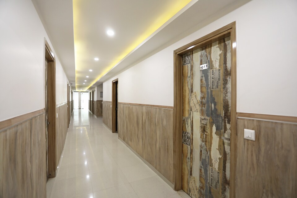 OYO 38425 Gracious, Airport Delhi, Delhi Transit