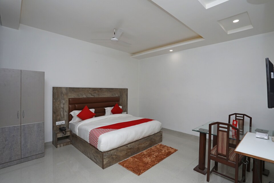 OYO 38425 Gracious, Airport Delhi, Delhi Transit