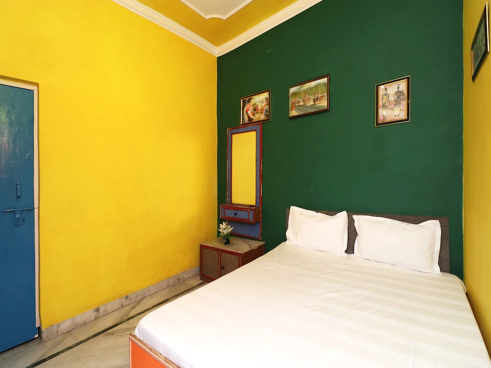 SPOT ON 38429 Hotel Namastey, Shilpgram, Agra