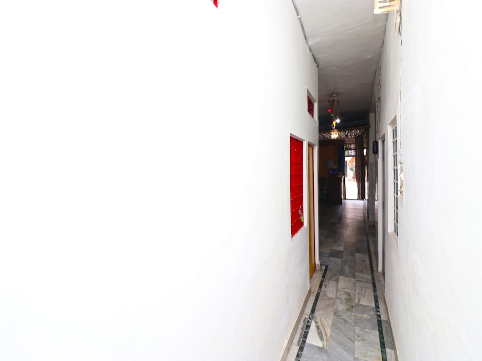 SPOT ON 38429 Hotel Namastey, Shilpgram, Agra