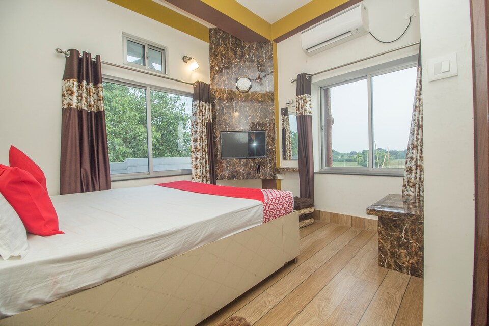 OYO Hotel Centre Point, Malbazar, Latagudi