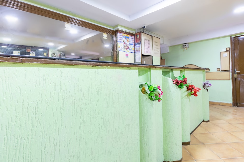 SPOT ON 38554 Hotel Prestige, Station Road - Indore, Indore