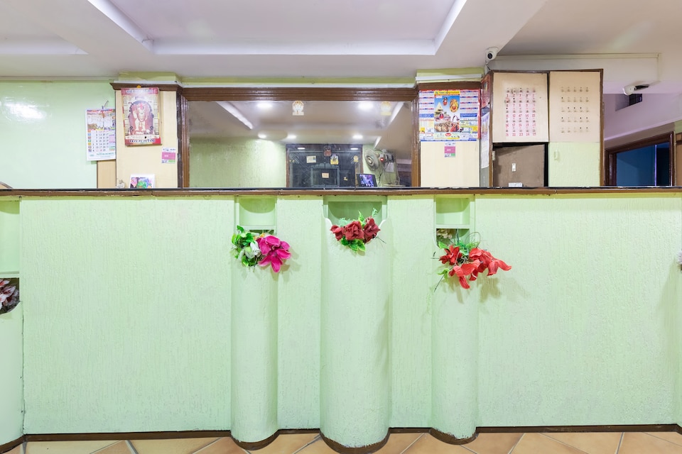 SPOT ON 38554 Hotel Prestige, Station Road - Indore, Indore