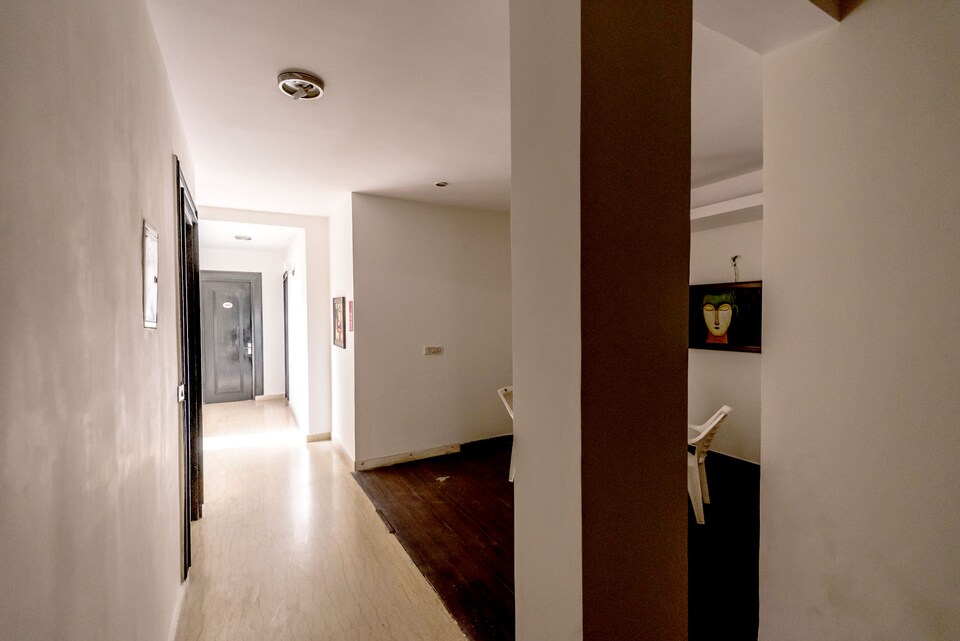 OYO Rooms 156 Near Galleria Market, Huda 2, Gurgaon