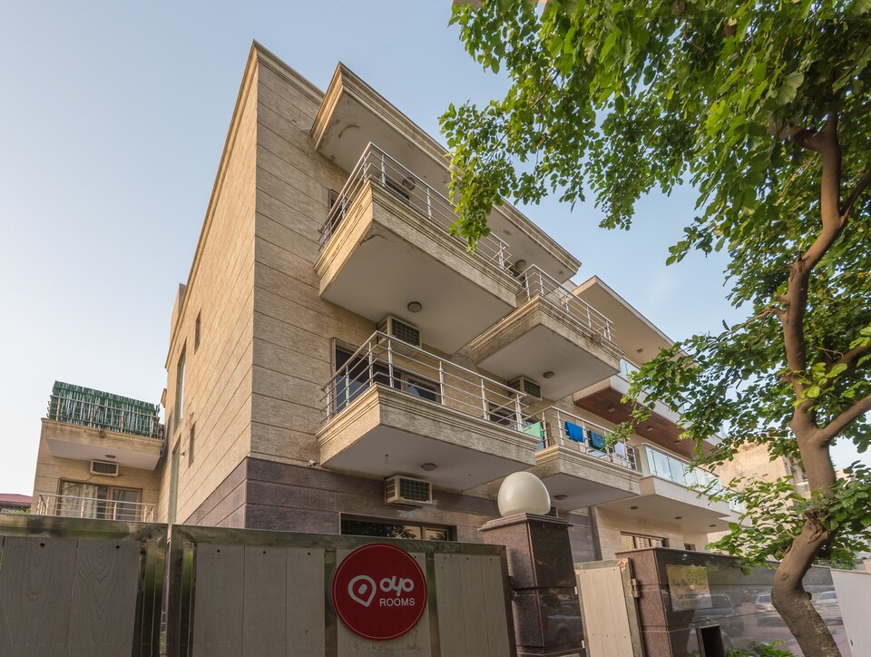 OYO Rooms 156 Near Galleria Market, Huda 2, Gurgaon