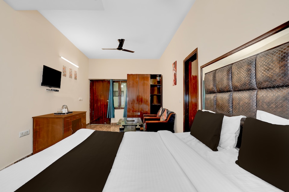 Hotel O Ashtley Hall Dehradun Formerly Daichi, Rajpur Road Dehradun, Dehradun