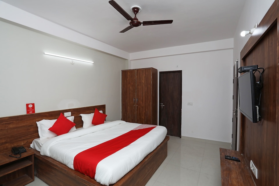 OYO 38577 Hotel 4 Fingures Inn, Old Gurgaon, Gurgaon