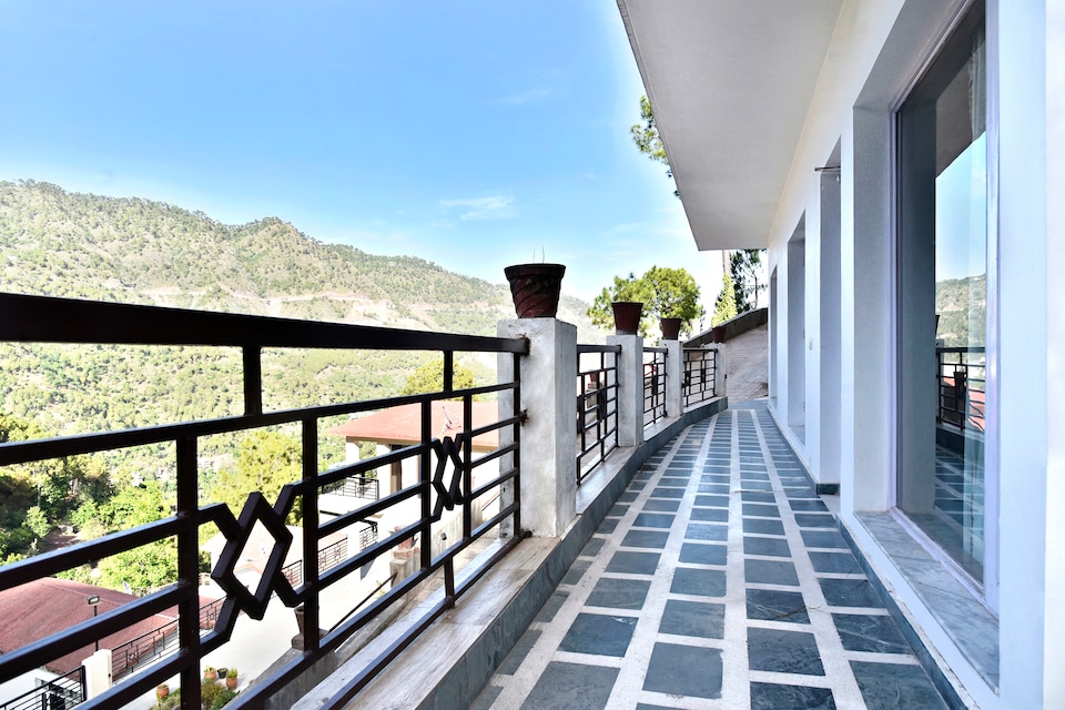 OYO Home 38579 Luxurious 3BHK Villa Kumarhatti, Kasauli, Kasauli