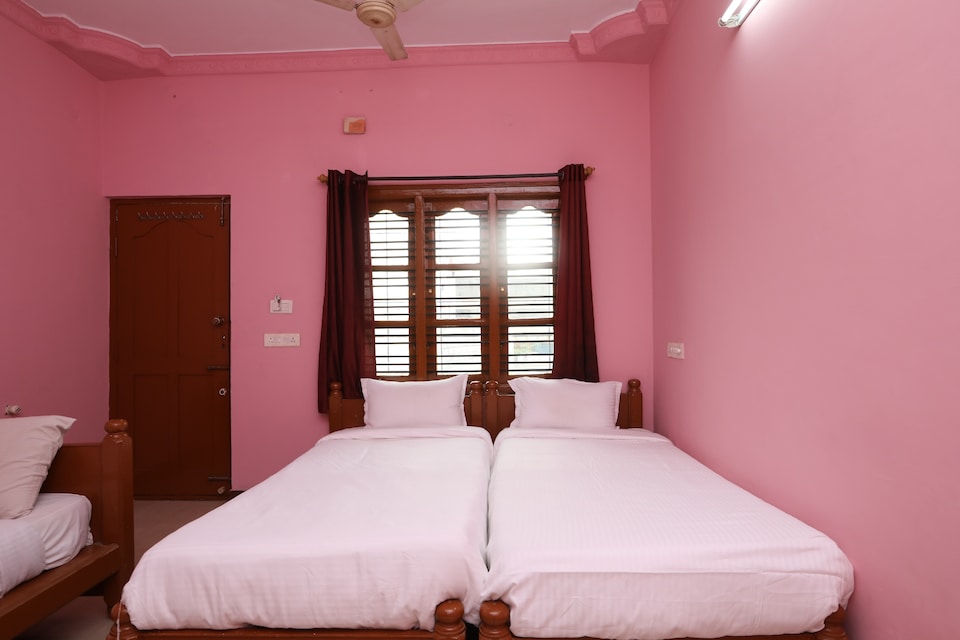 OYO 38580 Padmapriya Lodge, Mysore Outer, Mysore