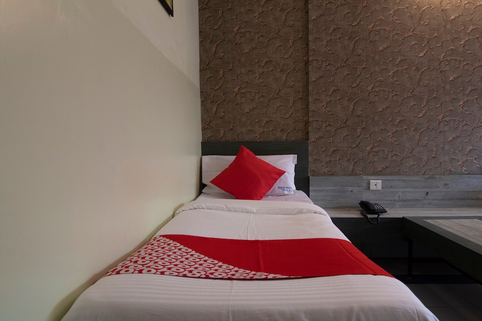 OYO 38585 Cozy Hotel Anand, Kolhapur, Kolhapur