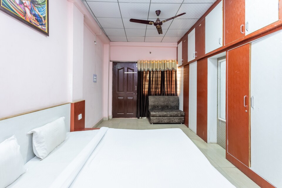 SPOT ON 38586 Hotel Honey Residency, Hamidia Road Bhopal, Bhopal