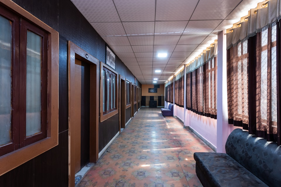 SPOT ON 38586 Hotel Honey Residency, Hamidia Road Bhopal, Bhopal