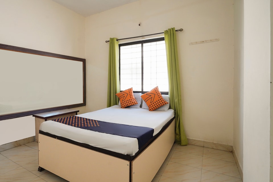 SPOT ON Niwant Lodge, Hadapsar Pune, Pune