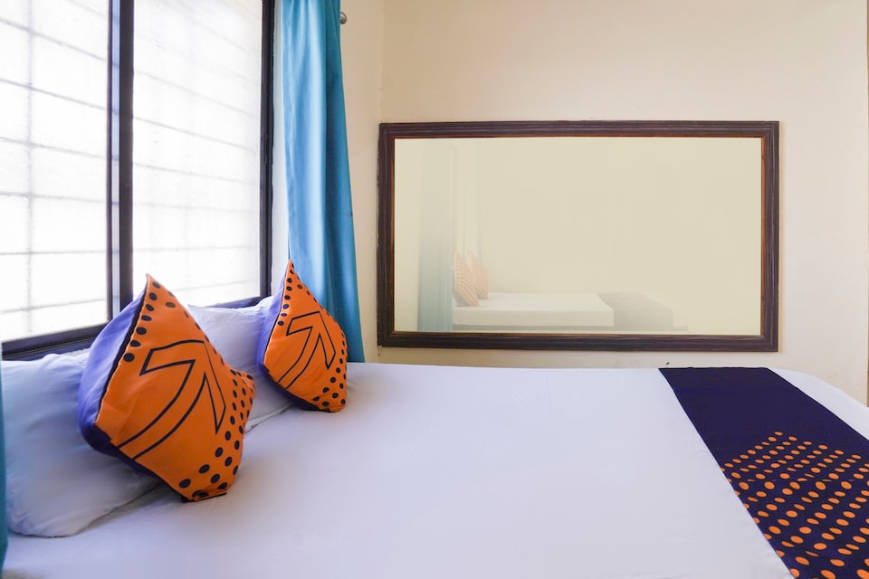 SPOT ON Niwant Lodge, Hadapsar Pune, Pune