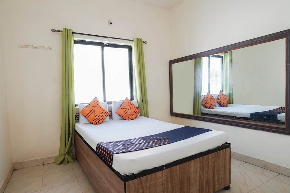 SPOT ON Niwant Lodge, Hadapsar Pune, Pune