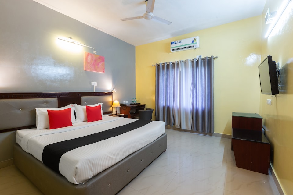 Capital 38609 Neighbour Inn Capital Chennai  Book    3033 OYO
