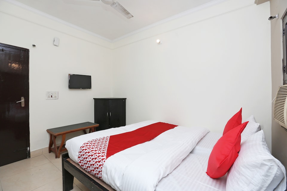 OYO 38612 Hotel Krishna Towers, Sitarganj City, Sitarganj