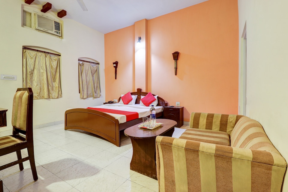 OYO Orient, Mall Road Kanpur, Kanpur