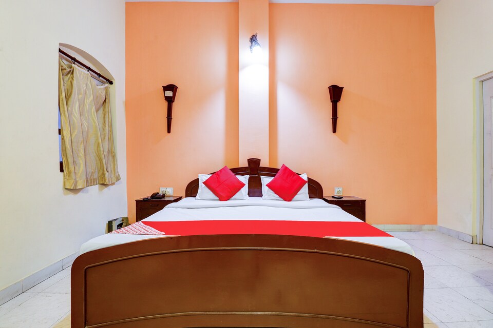 OYO Orient, Mall Road Kanpur, Kanpur