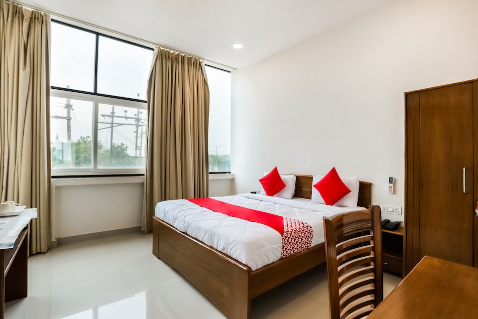 OYO 38633 Sundaram, City Centre, Gwalior