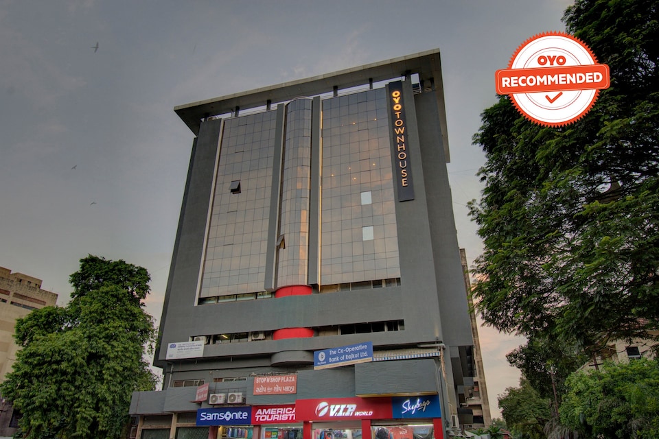 OYO Townhouse 170 Alkapuri, Alkapuri Vadodara, Vadodara