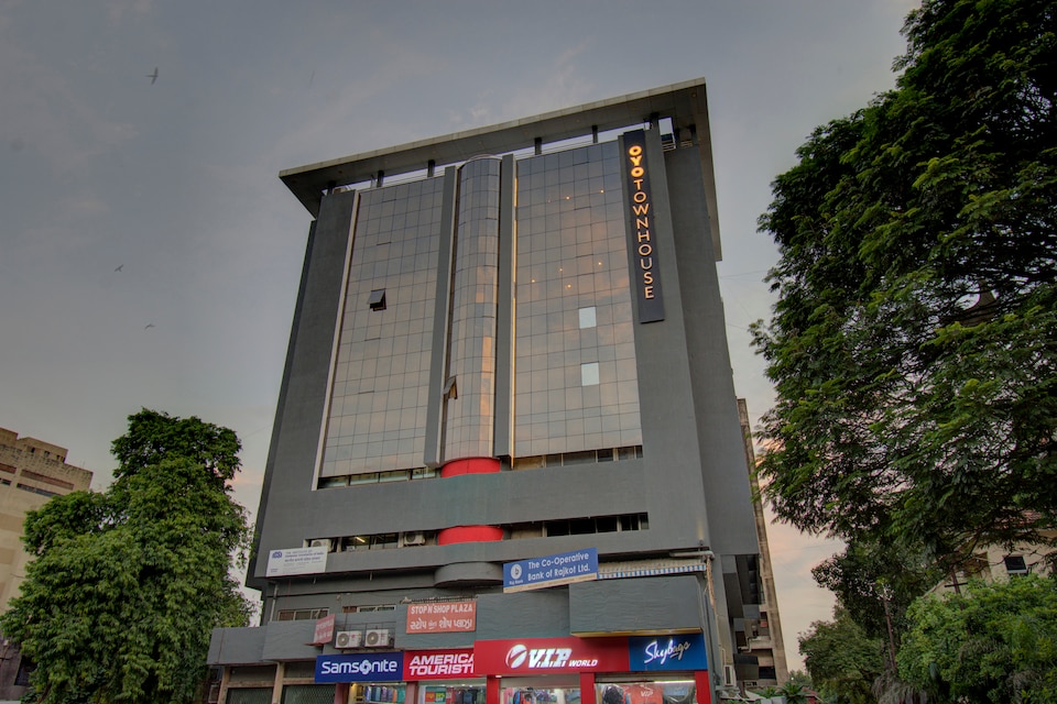 OYO Townhouse 170 Alkapuri, Alkapuri Vadodara, Vadodara