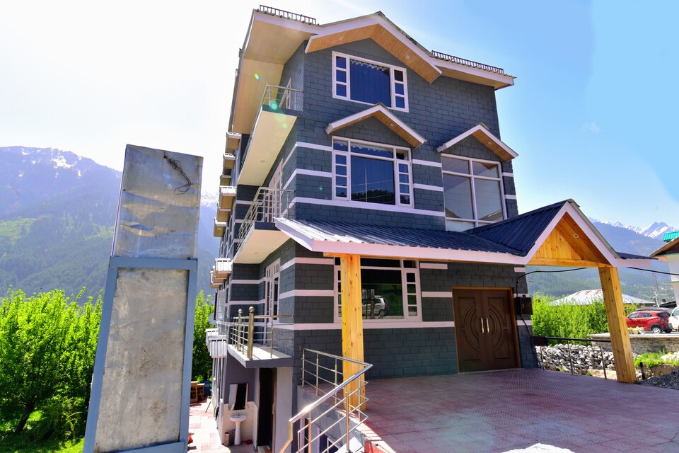 OYO 38672 Silver Cottage, Naggar Road, Manali