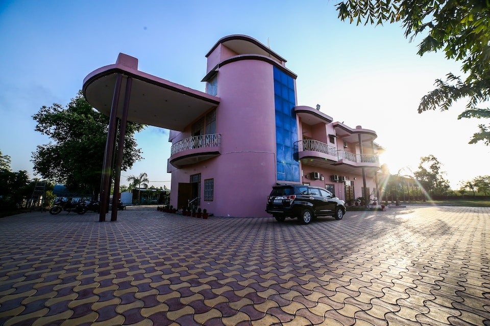 OYO 38680 Ban Sarita Resort, Bahraich, Bahraich