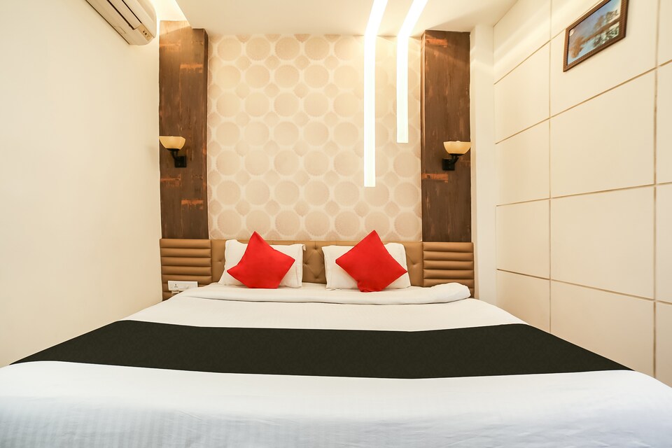 Capital O 38688 Royal Shelaton, Amritsar Bus Stand, Amritsar