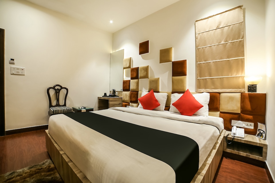 Capital O 38688 Royal Shelaton, Amritsar Bus Stand, Amritsar