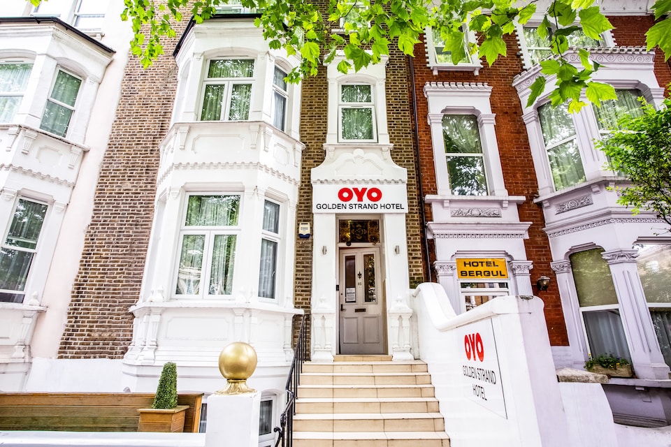 OYO Lifestyle Golden Strand, Kensington Olympia London, London