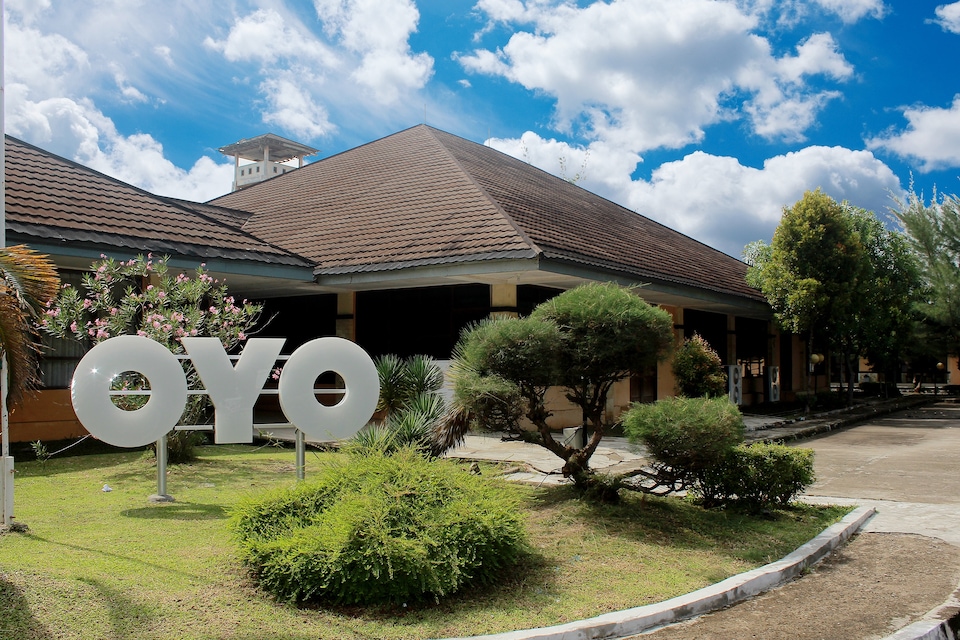 OYO 859 Raffles City Hotel, Central Bengkulu, Bengkulu