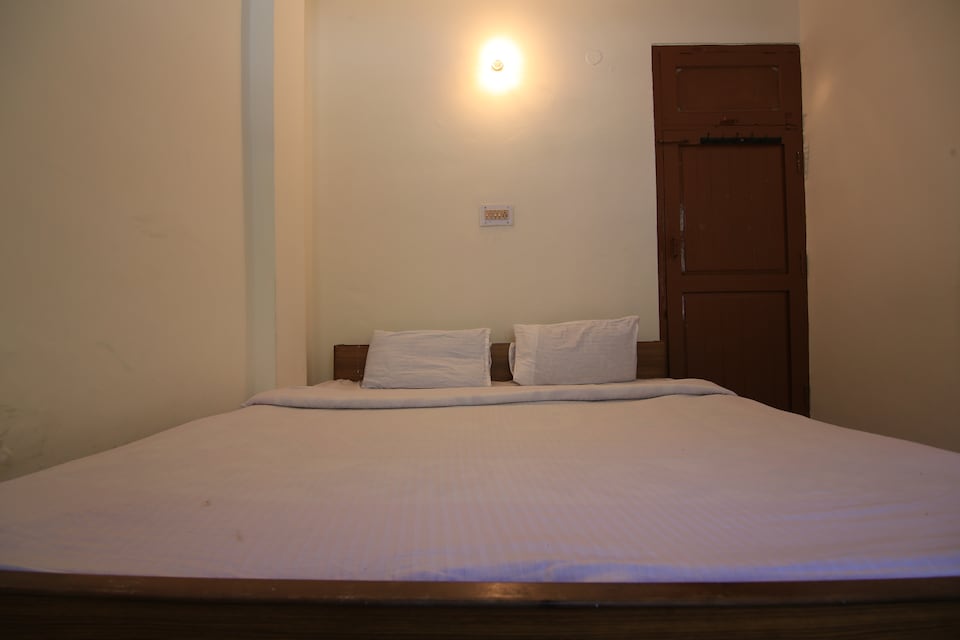 OYO 38716 Chandra Paying Guest House, Manikaran, Manikaran