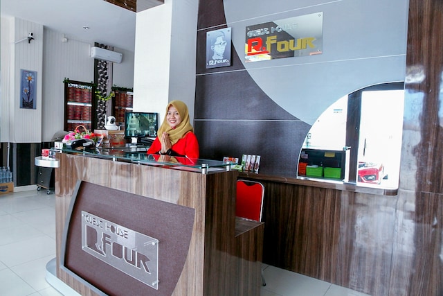 OYO 861 R Four Hotel