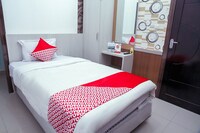 OYO 861 R Four Hotel