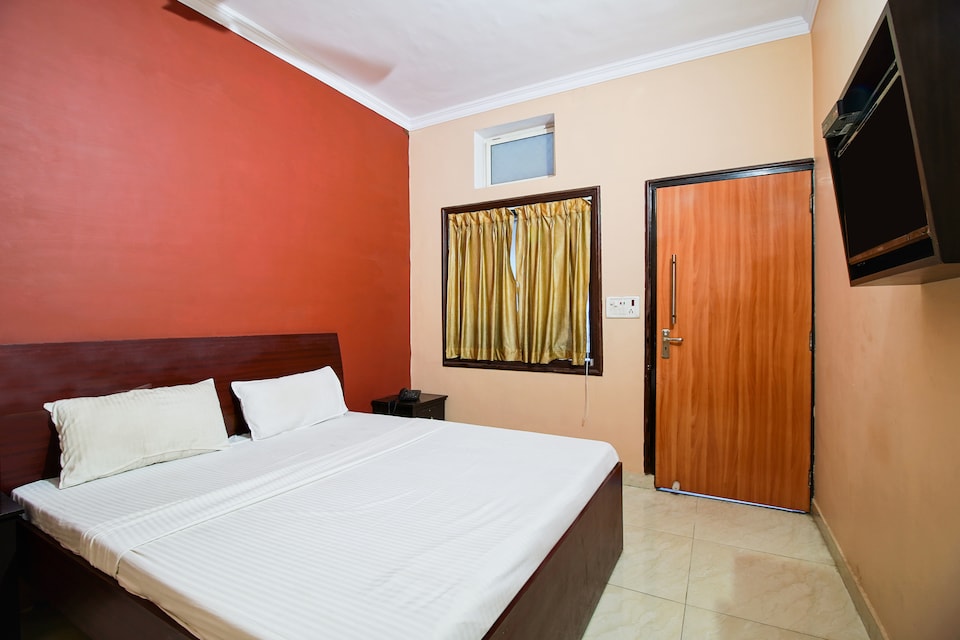 SPOT ON 38739 Hotel Jk Stay Inn, Rampur, Rampur
