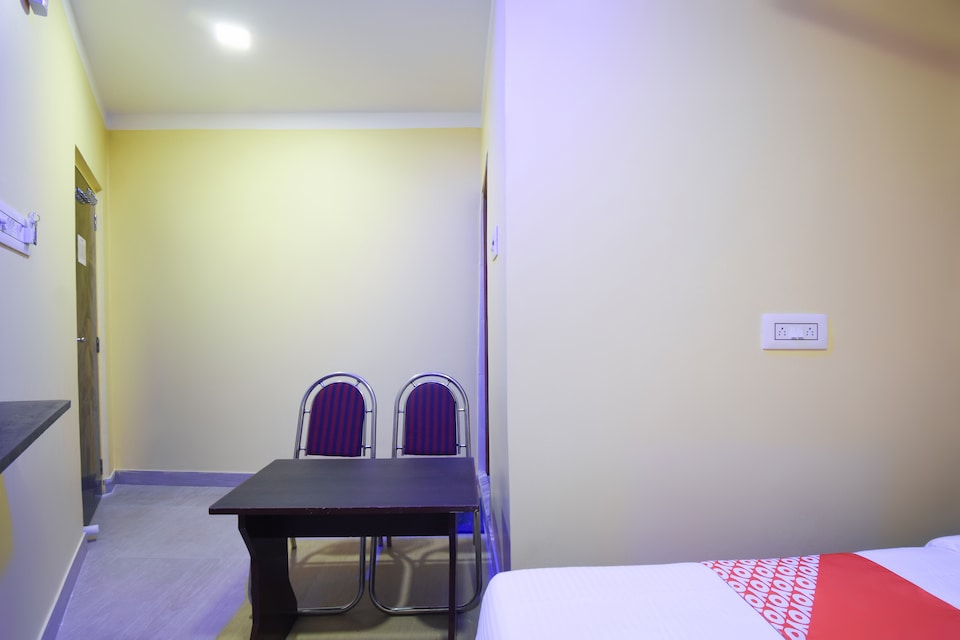 OYO 38746 Hotel Blue Star, VIP Road Kolkata, Kolkata