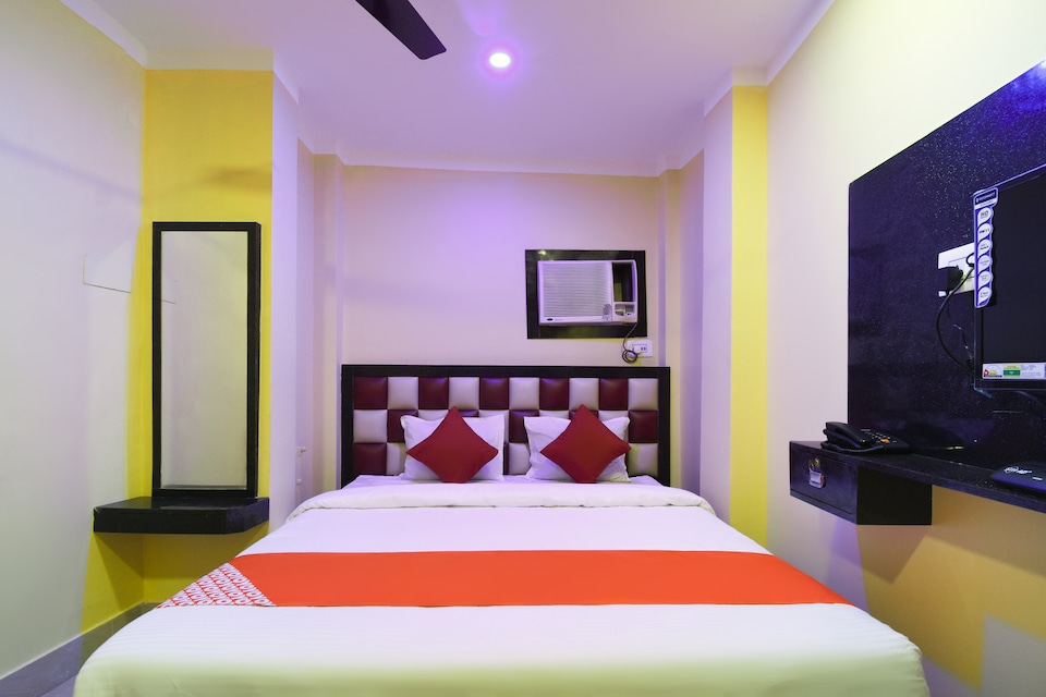 OYO 38746 Hotel Blue Star, VIP Road Kolkata, Kolkata