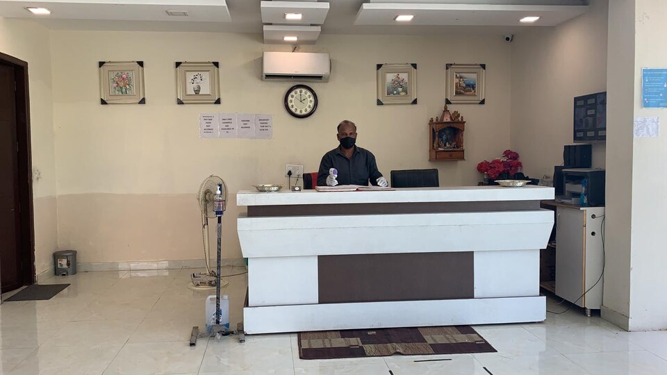 Capital O 38752 Pearl Imperial, Noida Industrial Area Mamura, Noida