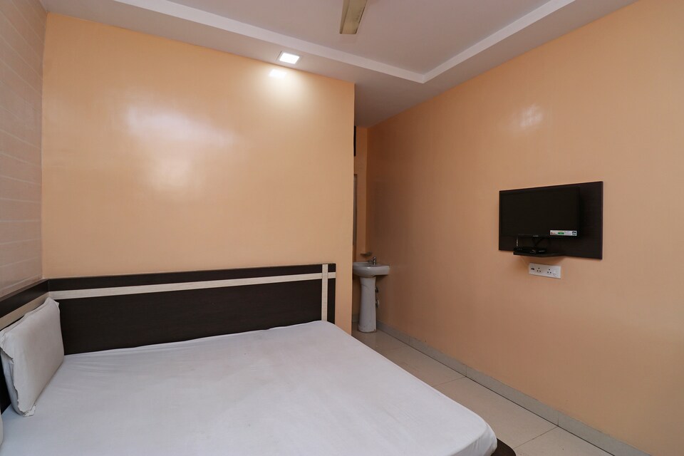 SPOT ON 38754 Hotel Malanchya, VIP Road Kolkata, Kolkata