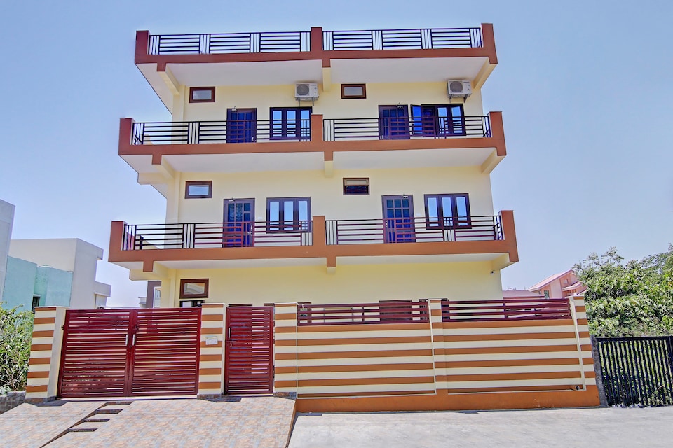 OYO Home 38767 Cozy Mount View  Stay Dehradun, Rajpur Road Dehradun, Dehradun